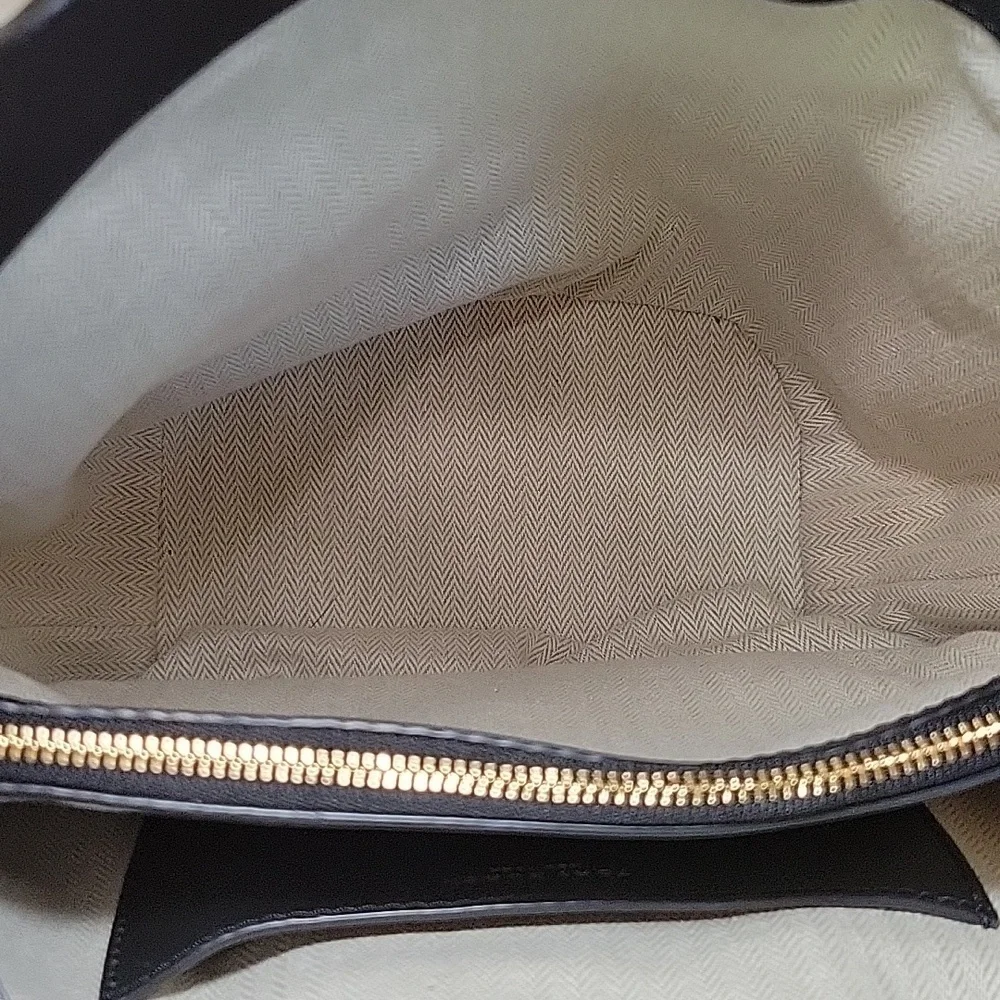 Tory Burch Black Bucket Bag. NWOT‎